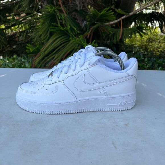 Nike Air Force 1 ‘07 Triple White Low Shoes (Boys Size: 7) (Womens Size: 8.5) - Picture 5 of 8